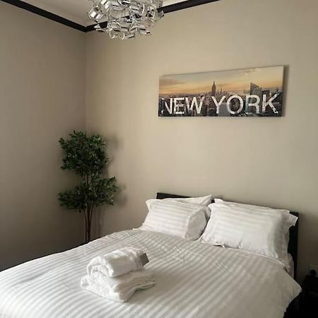 One Bedroom Apartment In Gorgie With New Central Heating System Edinburg Exteriör bild