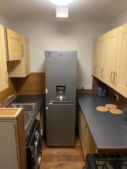 One Bedroom Apartment In Gorgie With New Central Heating System Edinburg Exteriör bild